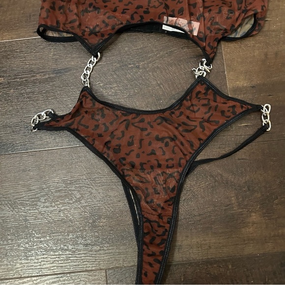 Mesh leopard and  chain lingerie bodysuit 1X - Picture 4 of 5